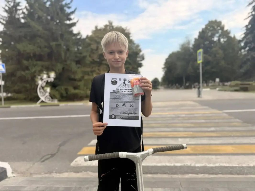 Здравствуйте. В Губкинском округе сотрудники Госавтоинспекции и молодые активисты в рамках мероприятия «Внимание - дети!» организовали консультации по дорожной безопасности для школьников в период выходных дней Организаторы... Здравствуйте. В Губкинском округе сотрудники Госавтоинспекции и молодые активисты в рамках мероприятия «Внимание - дети!» организовали консультации по дорожной безопасности для школьников в период выходных дней Организаторы...