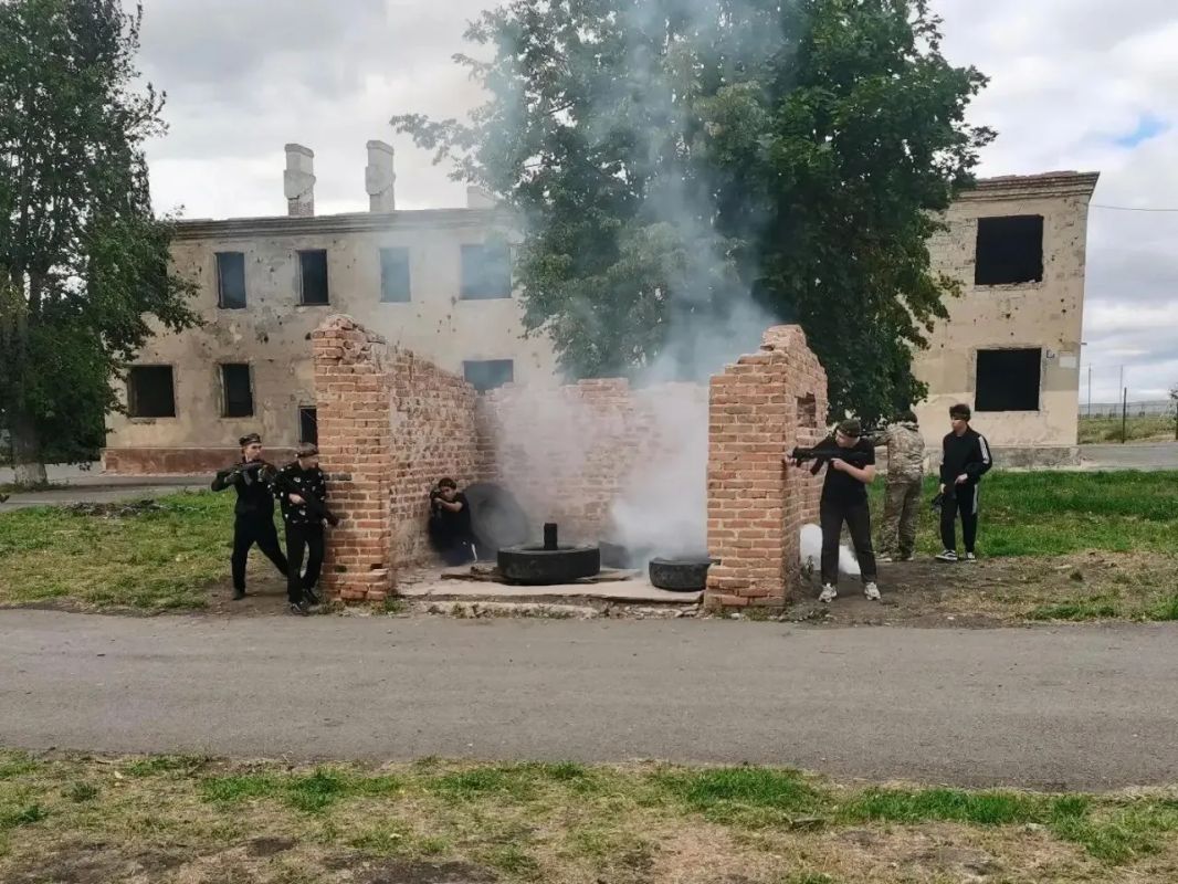 Ракитянская команда «Боевое братство» стала серебряным призёром соревнований профилактической направленности «Феникс-Рубежи» Ракитянская команда «Боевое братство» стала серебряным призёром соревнований профилактической направленности «Феникс-Рубежи»