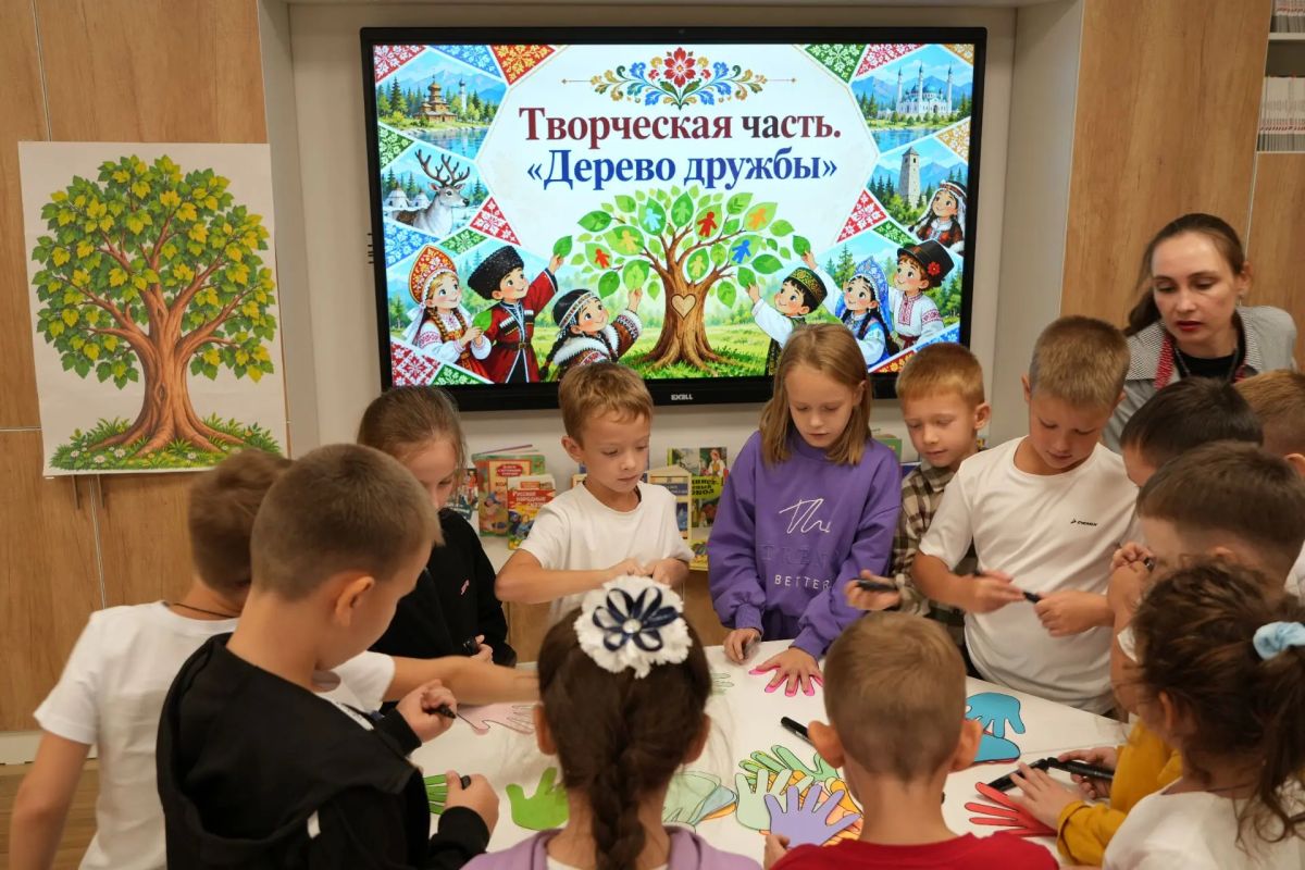 Сегодня в библиотеках Белгородской области прошёл марафон дружбы «Народов много – Россия одна», приуроченный ко Дню языков народов Российской Федерации Сегодня в библиотеках Белгородской области прошёл марафон дружбы «Народов много – Россия одна», приуроченный ко Дню языков народов Российской Федерации