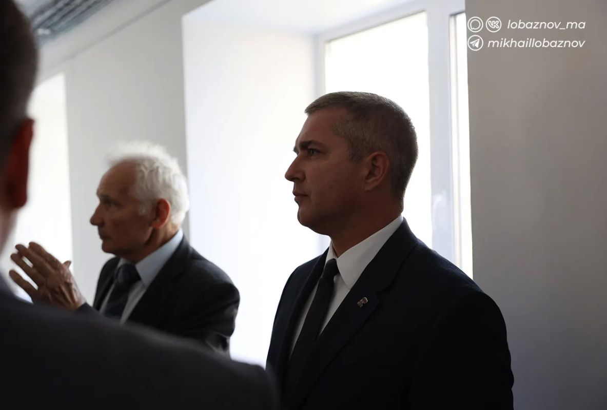 Михаил Лобазнов: В ходе рабочей встречи Александр Михайлович Шуваев проверил ход реализации программы дорожного строительства 2027 года Михаил Лобазнов: В ходе рабочей встречи Александр Михайлович Шуваев проверил ход реализации программы дорожного строительства 2027 года
