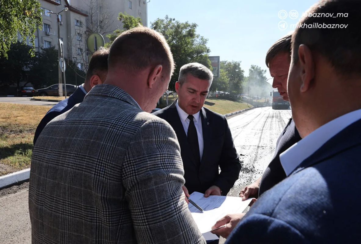 Михаил Лобазнов: В ходе рабочей встречи Александр Михайлович Шуваев проверил ход реализации программы дорожного строительства 2027 года Михаил Лобазнов: В ходе рабочей встречи Александр Михайлович Шуваев проверил ход реализации программы дорожного строительства 2027 года