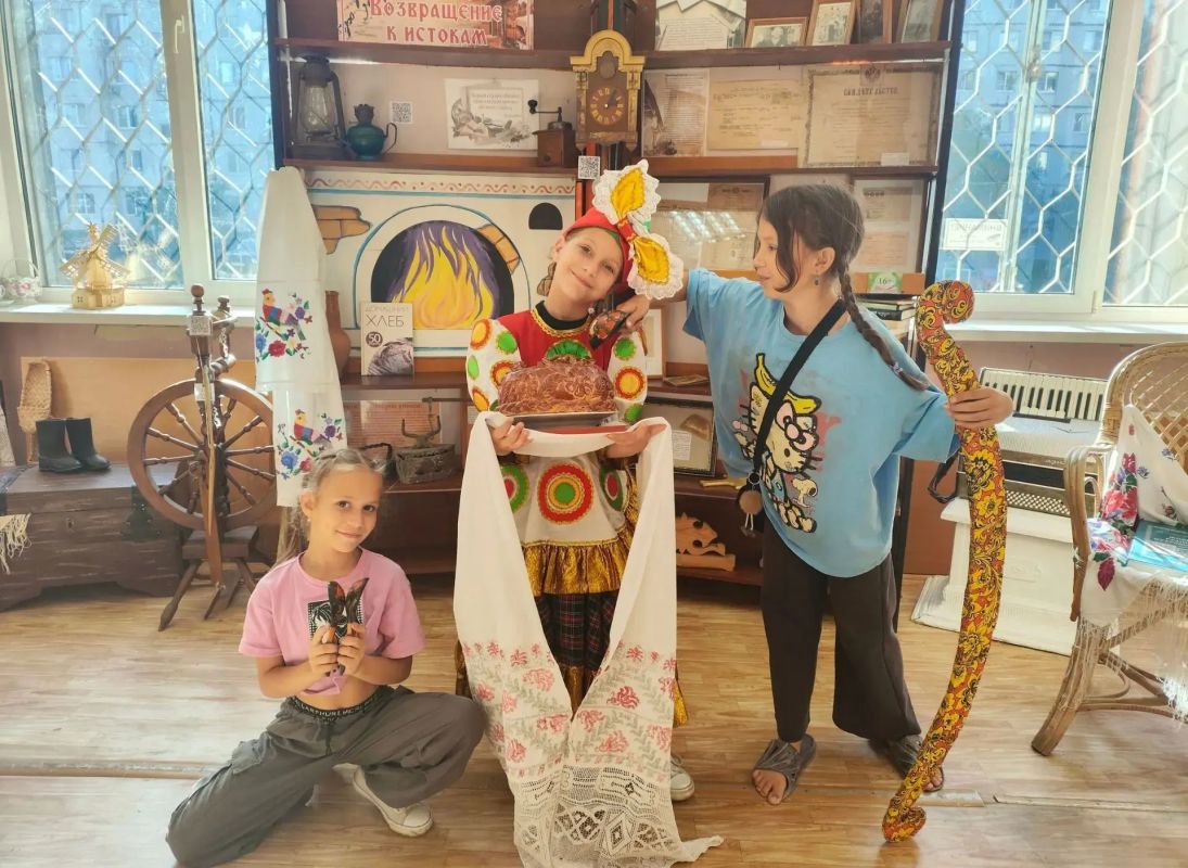 Сегодня в библиотеках Белгородской области прошёл марафон дружбы «Народов много – Россия одна», приуроченный ко Дню языков народов Российской Федерации Сегодня в библиотеках Белгородской области прошёл марафон дружбы «Народов много – Россия одна», приуроченный ко Дню языков народов Российской Федерации