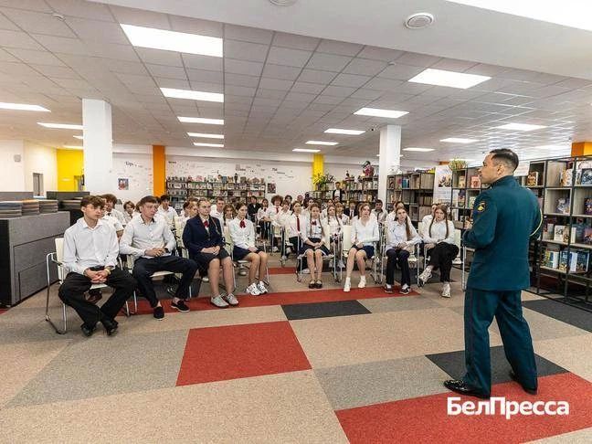 Участник СВО Алмаз Хазиев провёл урок мужества для учеников школы «Формула успеха» Участник СВО Алмаз Хазиев провёл урок мужества для учеников школы «Формула успеха»
