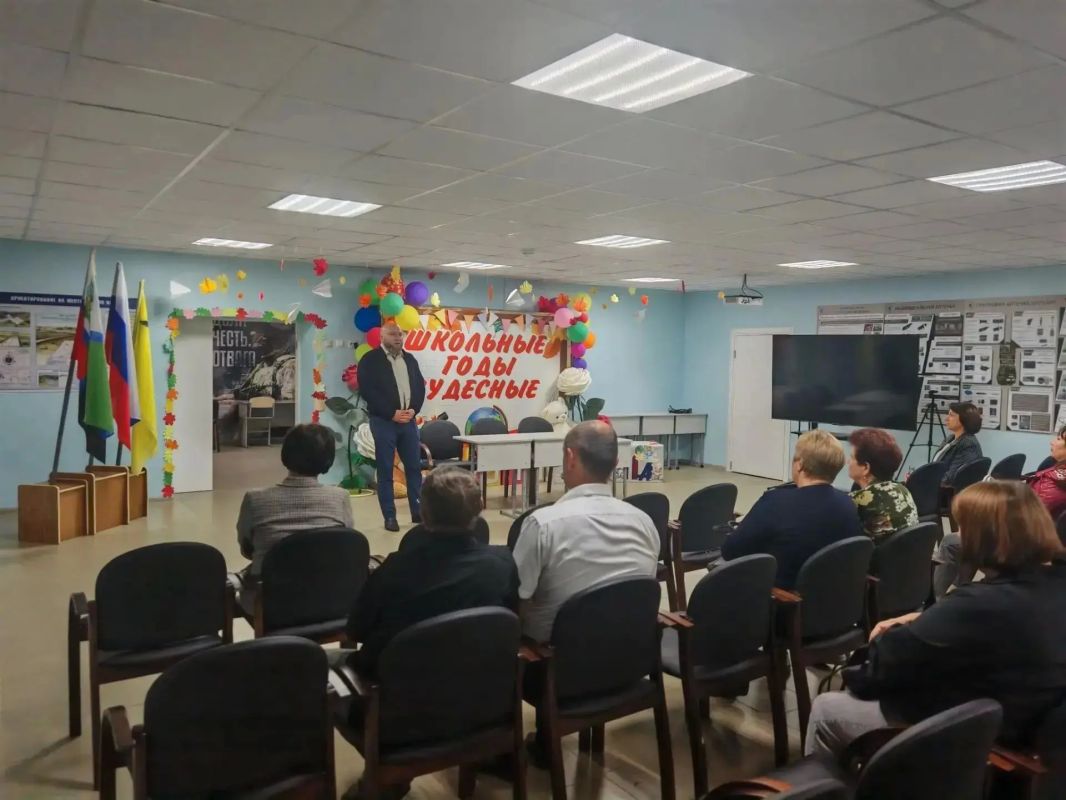 Дмитрий Панков встретился с жителями села Головчино Дмитрий Панков встретился с жителями села Головчино