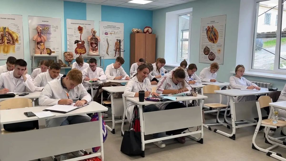 В Старом Осколе 500 первокурсников начали обучение в обновлённых кабинетах медицинского колледжа В Старом Осколе 500 первокурсников начали обучение в обновлённых кабинетах медицинского колледжа