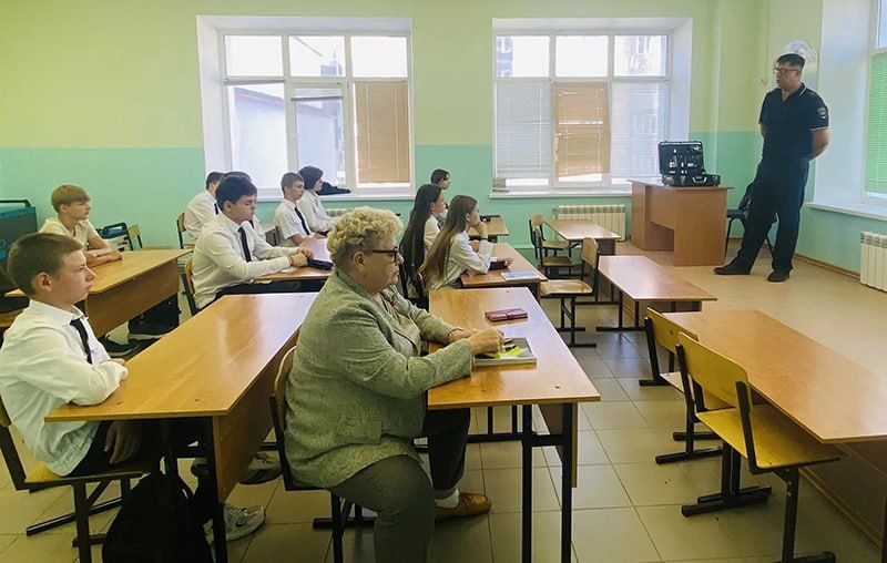 В Белгородском округе кадеты примерили на себя роль экспертов-криминалистов В Белгородском округе кадеты примерили на себя роль экспертов-криминалистов