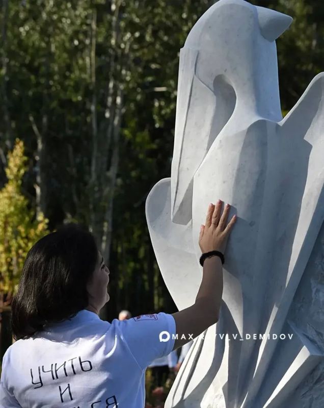 В Белгороде открылся второй симпозиум скульпторов «Отражение» В Белгороде открылся второй симпозиум скульпторов «Отражение»