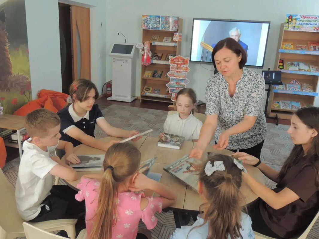 В Белгородской детской библиотеке имени Альберта Лиханова прошли мероприятия, посвящённые 91-летию со дня рождения писателя В Белгородской детской библиотеке имени Альберта Лиханова прошли мероприятия, посвящённые 91-летию со дня рождения писателя