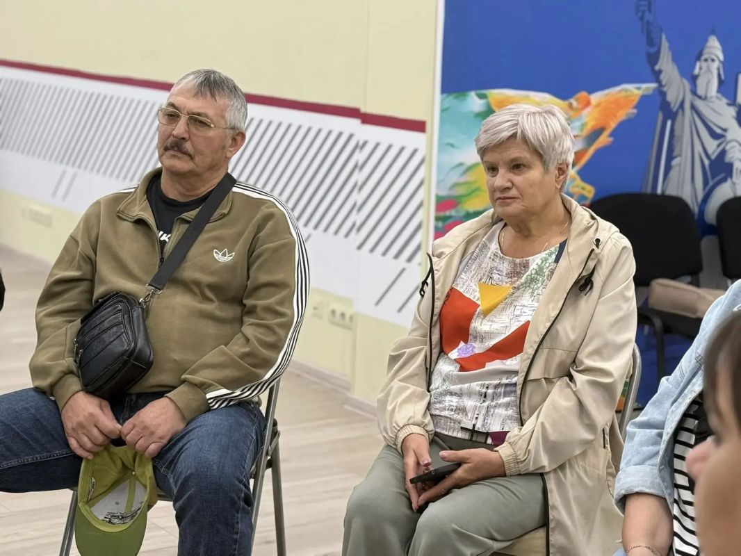 Глава округа провёл встречу в городе Белгород с родными наших героев — тех, кто отдал свои жизни за Отчизну в зоне проведения специальной военной операции Глава округа провёл встречу в городе Белгород с родными наших героев — тех, кто отдал свои жизни за Отчизну в зоне проведения специальной военной операции