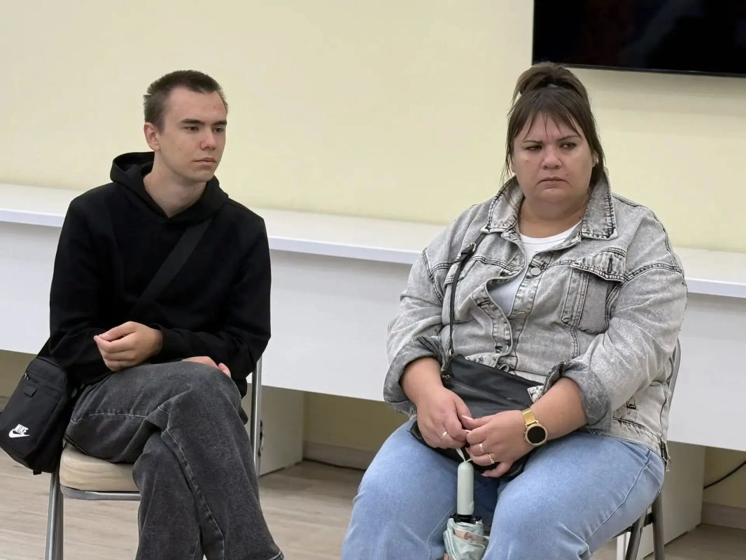 Глава округа провёл встречу в городе Белгород с родными наших героев — тех, кто отдал свои жизни за Отчизну в зоне проведения специальной военной операции Глава округа провёл встречу в городе Белгород с родными наших героев — тех, кто отдал свои жизни за Отчизну в зоне проведения специальной военной операции