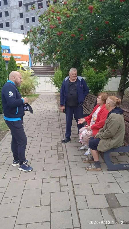 Глава муниципалитета Дмитрий Панков и глава администрации города Грайворона Александр Чернов навестили в белгородской больнице земляков, пострадавших от атак вражеских беспилотников Глава муниципалитета Дмитрий Панков и глава администрации города Грайворона Александр Чернов навестили в белгородской больнице земляков, пострадавших от атак вражеских беспилотников
