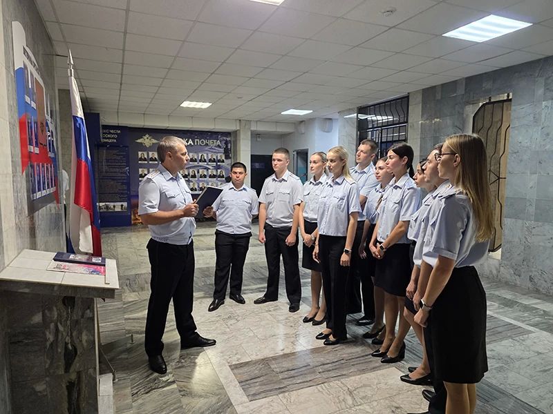 В УМВД России по г. Белгороду торжественно вручили служебные удостоверения молодым офицерам В УМВД России по г. Белгороду торжественно вручили служебные удостоверения молодым офицерам