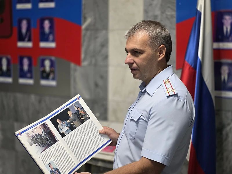 В УМВД России по г. Белгороду торжественно вручили служебные удостоверения молодым офицерам В УМВД России по г. Белгороду торжественно вручили служебные удостоверения молодым офицерам