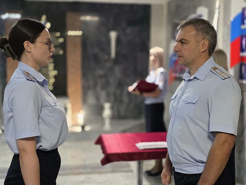В УМВД России по г. Белгороду торжественно вручили служебные удостоверения молодым офицерам В УМВД России по г. Белгороду торжественно вручили служебные удостоверения молодым офицерам