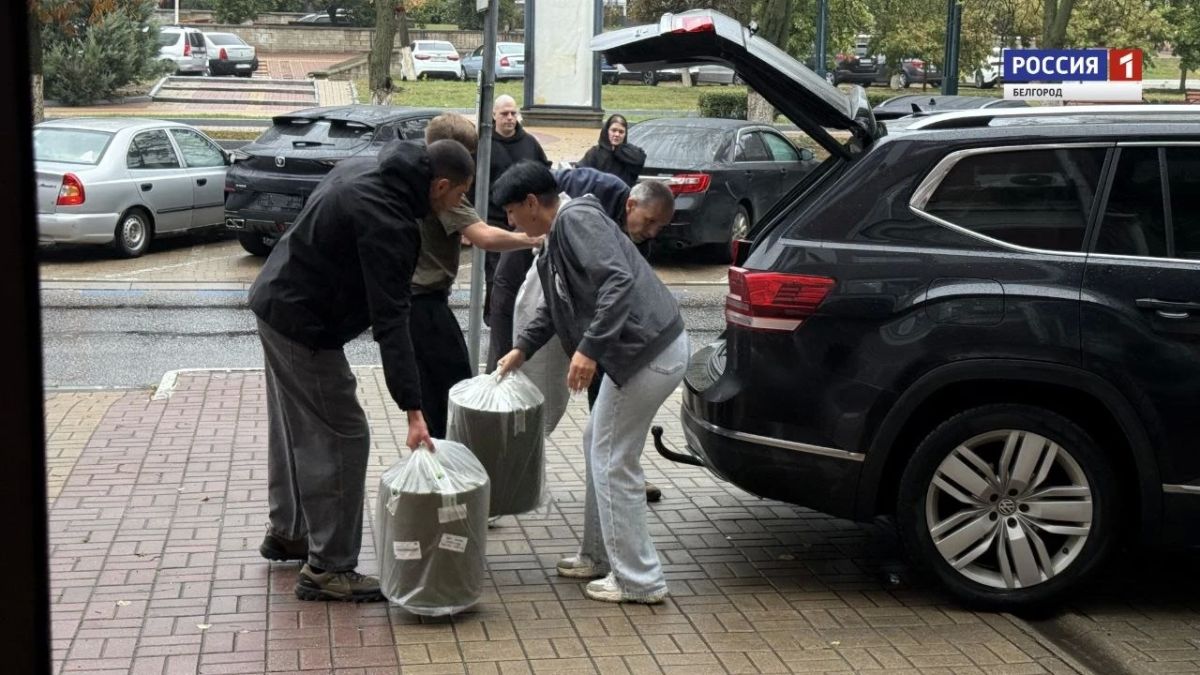 44 рулона спанбонда передали активисты Народного фронта волонтёрам из группы «Северные паучки» 44 рулона спанбонда передали активисты Народного фронта волонтёрам из группы «Северные паучки»