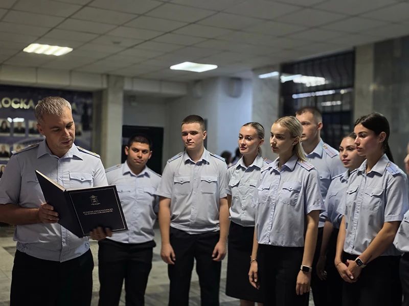В УМВД России по г. Белгороду торжественно вручили служебные удостоверения молодым офицерам В УМВД России по г. Белгороду торжественно вручили служебные удостоверения молодым офицерам