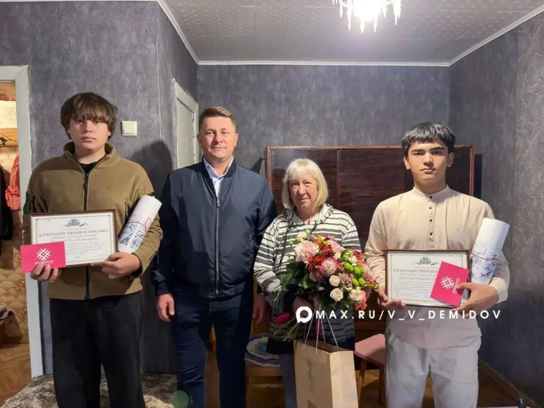 Белгородские подростки помогли соседям после атаки ВСУ Белгородские подростки помогли соседям после атаки ВСУ
