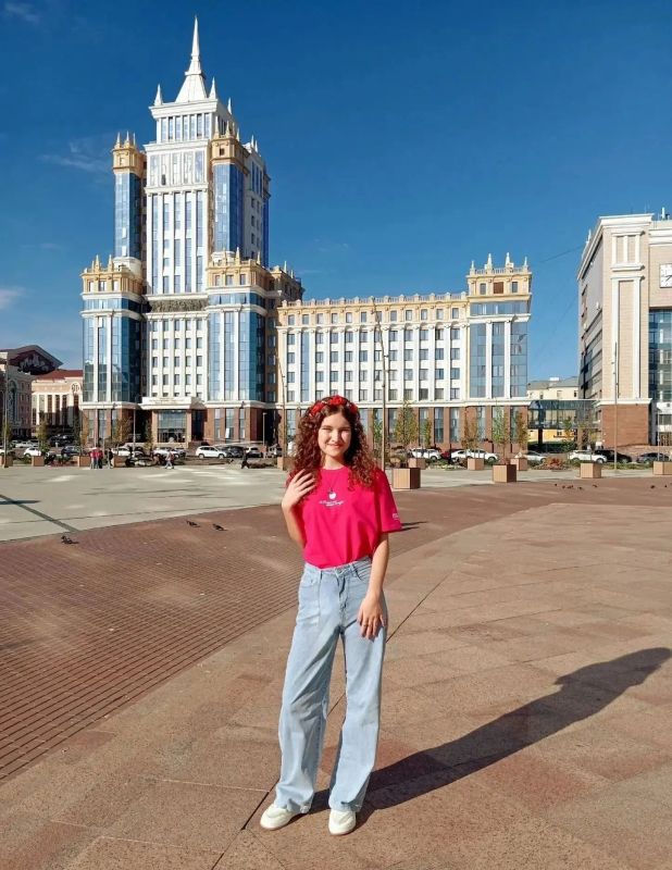 Ученица Краснояружской СОШ №2 Анна Гончарова успешно прошла в полуфинал Всероссийского конкурса «Большая перемена» Ученица Краснояружской СОШ №2 Анна Гончарова успешно прошла в полуфинал Всероссийского конкурса «Большая перемена»