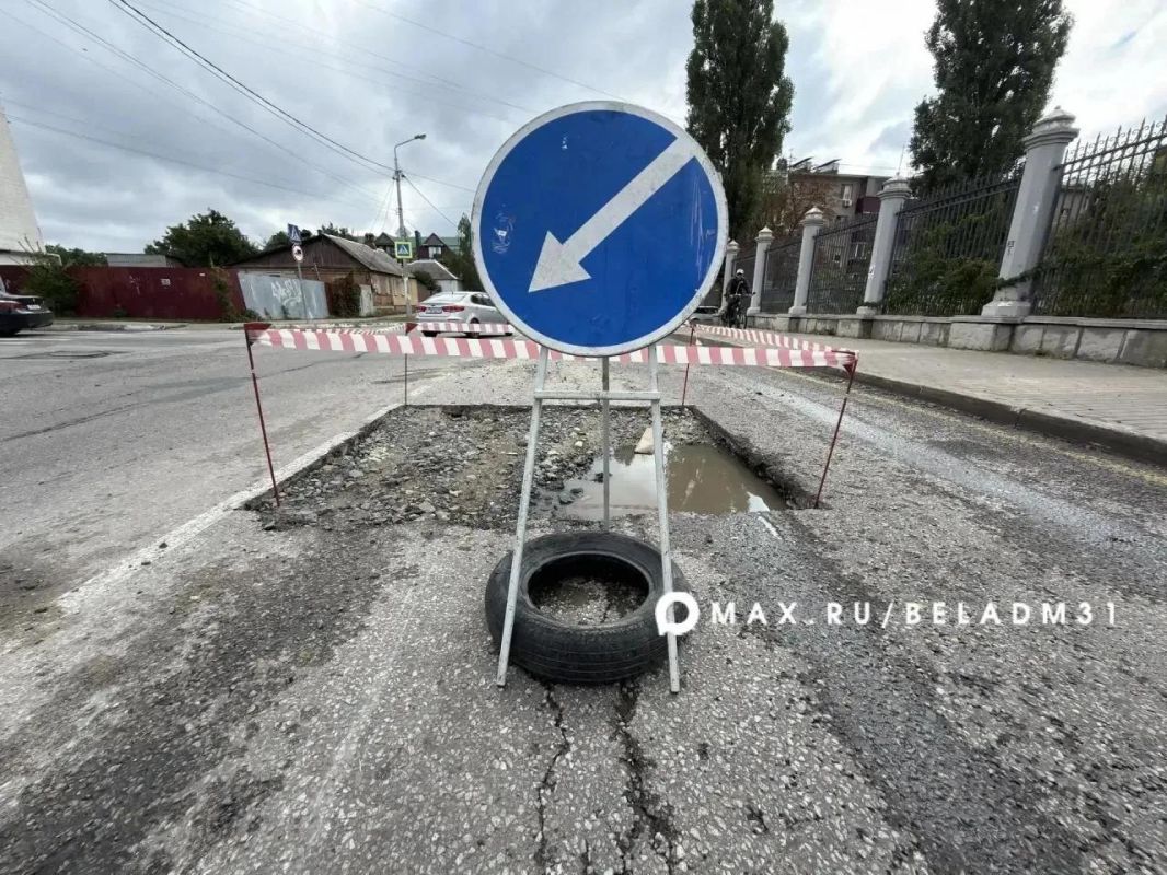 Дорожное полотно после вчерашней непогоды восстанавливают на перекрёстках ул. Чумичова – Белгородский пр., ул. Чимичова – ул. 3-го Интернационала Дорожное полотно после вчерашней непогоды восстанавливают на перекрёстках ул. Чумичова – Белгородский пр., ул. Чимичова – ул. 3-го Интернационала