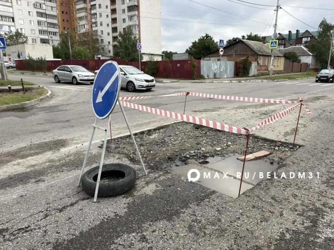 Дорожное полотно после вчерашней непогоды восстанавливают на перекрёстках ул. Чумичова – Белгородский пр., ул. Чимичова – ул. 3-го Интернационала Дорожное полотно после вчерашней непогоды восстанавливают на перекрёстках ул. Чумичова – Белгородский пр., ул. Чимичова – ул. 3-го Интернационала
