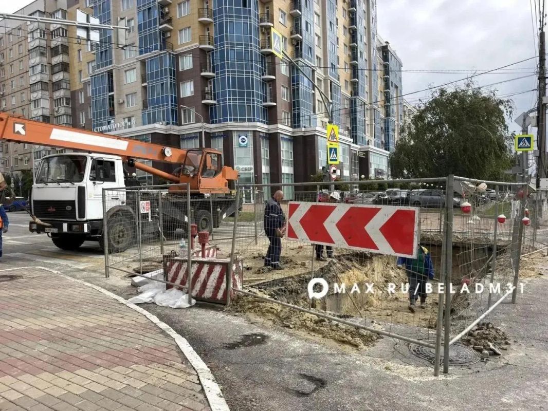 Дорожное полотно после вчерашней непогоды восстанавливают на перекрёстках ул. Чумичова – Белгородский пр., ул. Чимичова – ул. 3-го Интернационала Дорожное полотно после вчерашней непогоды восстанавливают на перекрёстках ул. Чумичова – Белгородский пр., ул. Чимичова – ул. 3-го Интернационала
