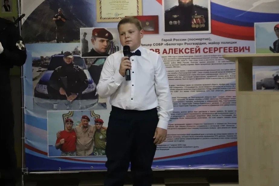 Татьяна Круглякова: В Разуменской школе №1 произошло важное и символичное событие — открытие именного избирательного участка №307 в честь Героя Российской Федерации, майора полиции Алексея Сергеевича Осипова Татьяна Круглякова: В Разуменской школе №1 произошло важное и символичное событие — открытие именного избирательного участка №307 в честь Героя Российской Федерации, майора полиции Алексея Сергеевича Осипова