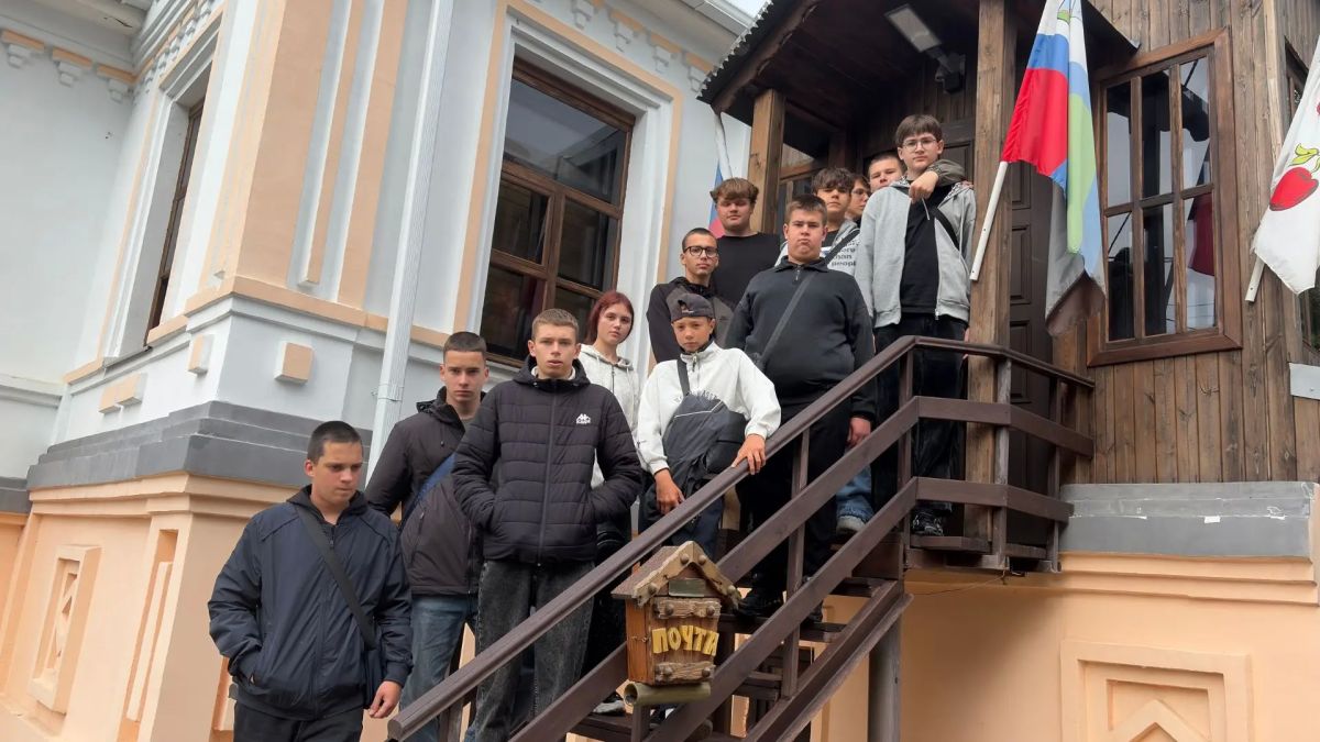 Студенты Корочанского сельскохозяйственного техникума стали участниками мастеркласса по гончарному мастерству, который прошёл в Корочанском краеведческом музее