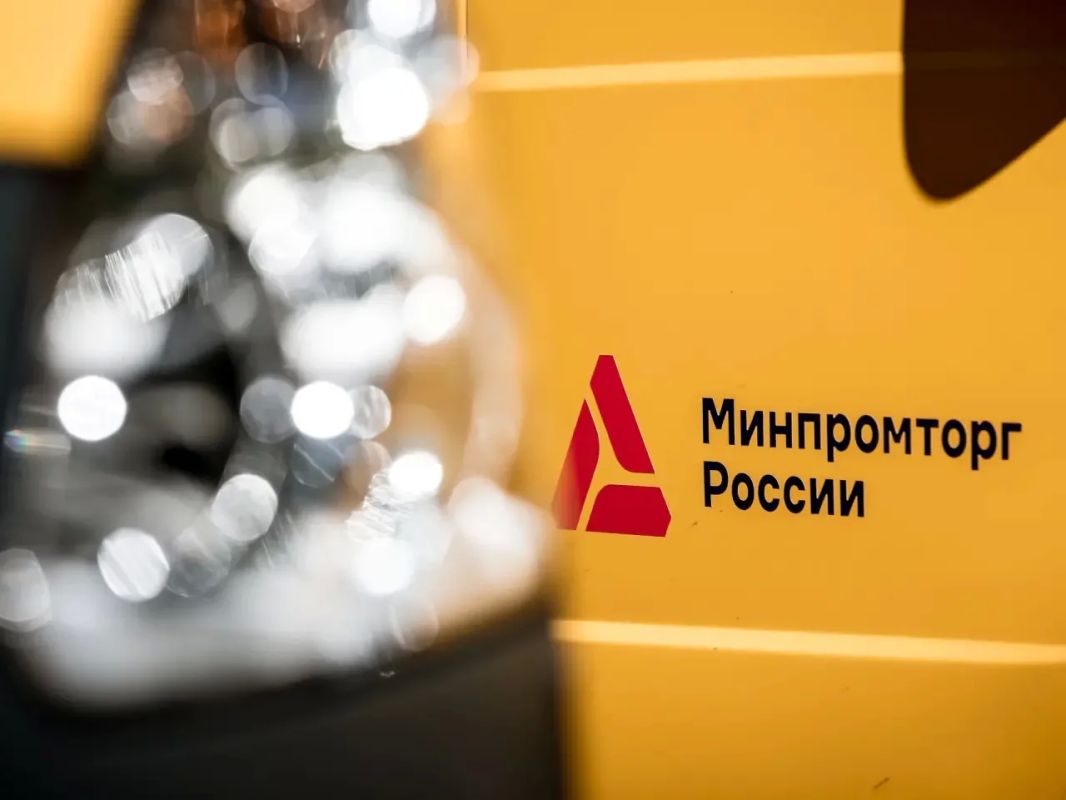 Александр Шуваев: Сегодня передали 17 новых школьных автобусов образовательным организациям Белгородской области Александр Шуваев: Сегодня передали 17 новых школьных автобусов образовательным организациям Белгородской области