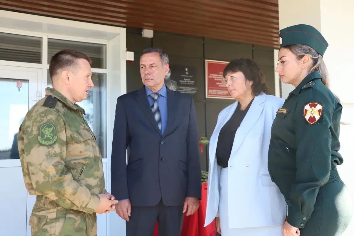 Татьяна Круглякова: В Разуменской школе №1 произошло важное и символичное событие — открытие именного избирательного участка №307 в честь Героя Российской Федерации, майора полиции Алексея Сергеевича Осипова Татьяна Круглякова: В Разуменской школе №1 произошло важное и символичное событие — открытие именного избирательного участка №307 в честь Героя Российской Федерации, майора полиции Алексея Сергеевича Осипова