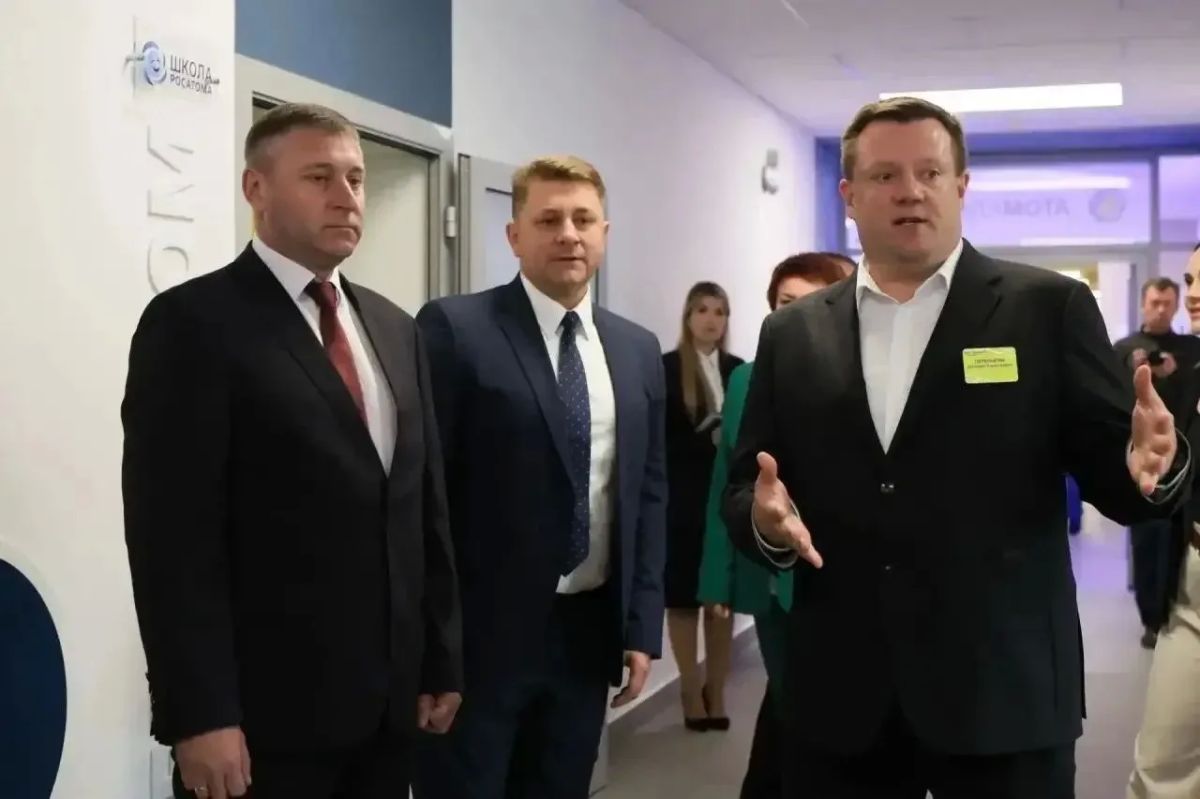 Александр Шуваев посетил первый в Белгородской области «атомкласс» в городском лицее №32 Александр Шуваев посетил первый в Белгородской области «атомкласс» в городском лицее №32
