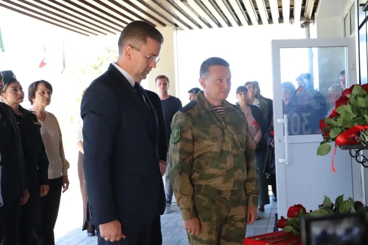 Татьяна Круглякова: В Разуменской школе №1 произошло важное и символичное событие — открытие именного избирательного участка №307 в честь Героя Российской Федерации, майора полиции Алексея Сергеевича Осипова Татьяна Круглякова: В Разуменской школе №1 произошло важное и символичное событие — открытие именного избирательного участка №307 в честь Героя Российской Федерации, майора полиции Алексея Сергеевича Осипова