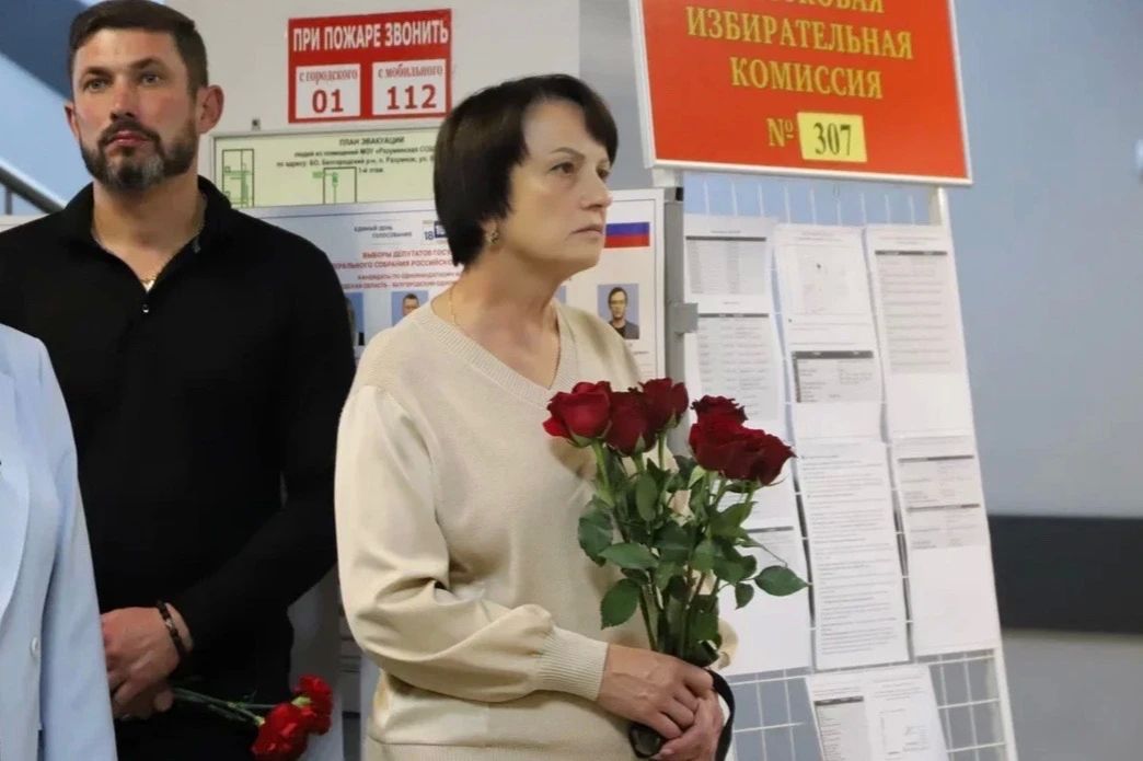 Татьяна Круглякова: В Разуменской школе №1 произошло важное и символичное событие — открытие именного избирательного участка №307 в честь Героя Российской Федерации, майора полиции Алексея Сергеевича Осипова Татьяна Круглякова: В Разуменской школе №1 произошло важное и символичное событие — открытие именного избирательного участка №307 в честь Героя Российской Федерации, майора полиции Алексея Сергеевича Осипова