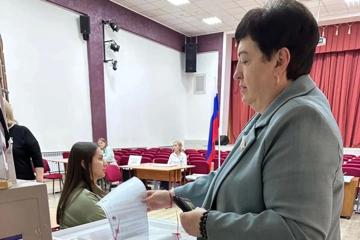 Важен каждый голос: депутаты областной Думы активно принимают участие в трёхдневном голосовании Важен каждый голос: депутаты областной Думы активно принимают участие в трёхдневном голосовании