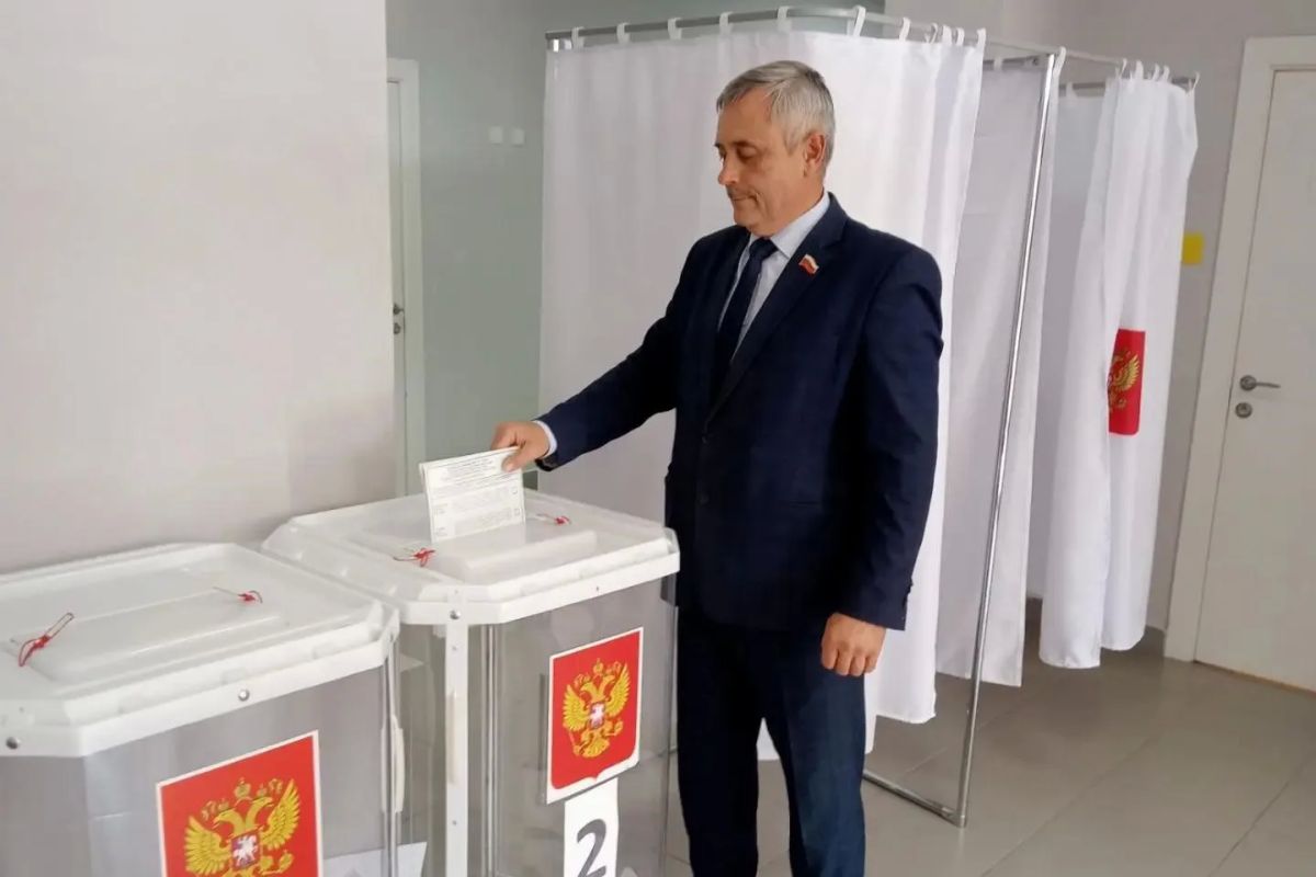 Важен каждый голос: депутаты областной Думы активно принимают участие в трёхдневном голосовании Важен каждый голос: депутаты областной Думы активно принимают участие в трёхдневном голосовании