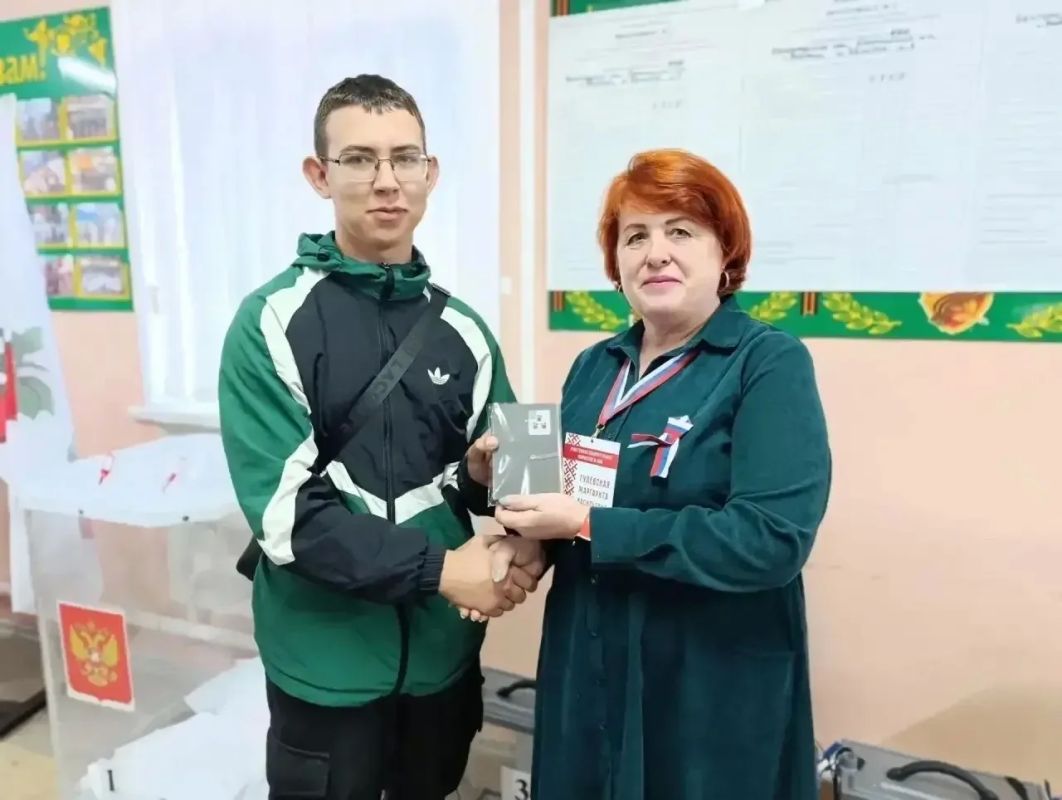 Впервые голосующие пришли на избирательные участки нашего округа — это по-настоящему знаковое событие! Впервые голосующие пришли на избирательные участки нашего округа — это по-настоящему знаковое событие!