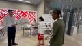 Избирательные участки областного центра сегодня посетили международные наблюдатели Это представители пяти дружественных стран: Туркменистана, Гаити, Мали, Туниса, Египта