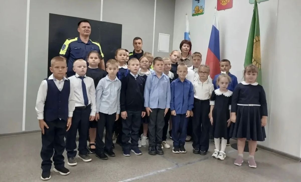 В рамках профилактического мероприятия «Внимание-дети!» белгородские автоинспекторы продолжают проводить беседы со школьниками В рамках профилактического мероприятия «Внимание-дети!» белгородские автоинспекторы продолжают проводить беседы со школьниками