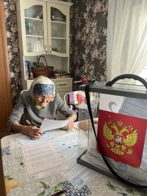 Для того чтобы каждый мог реализовать своё избирательное право, в дни выборов в нашем округе организовано голосование на дому Для того чтобы каждый мог реализовать своё избирательное право, в дни выборов в нашем округе организовано голосование на дому