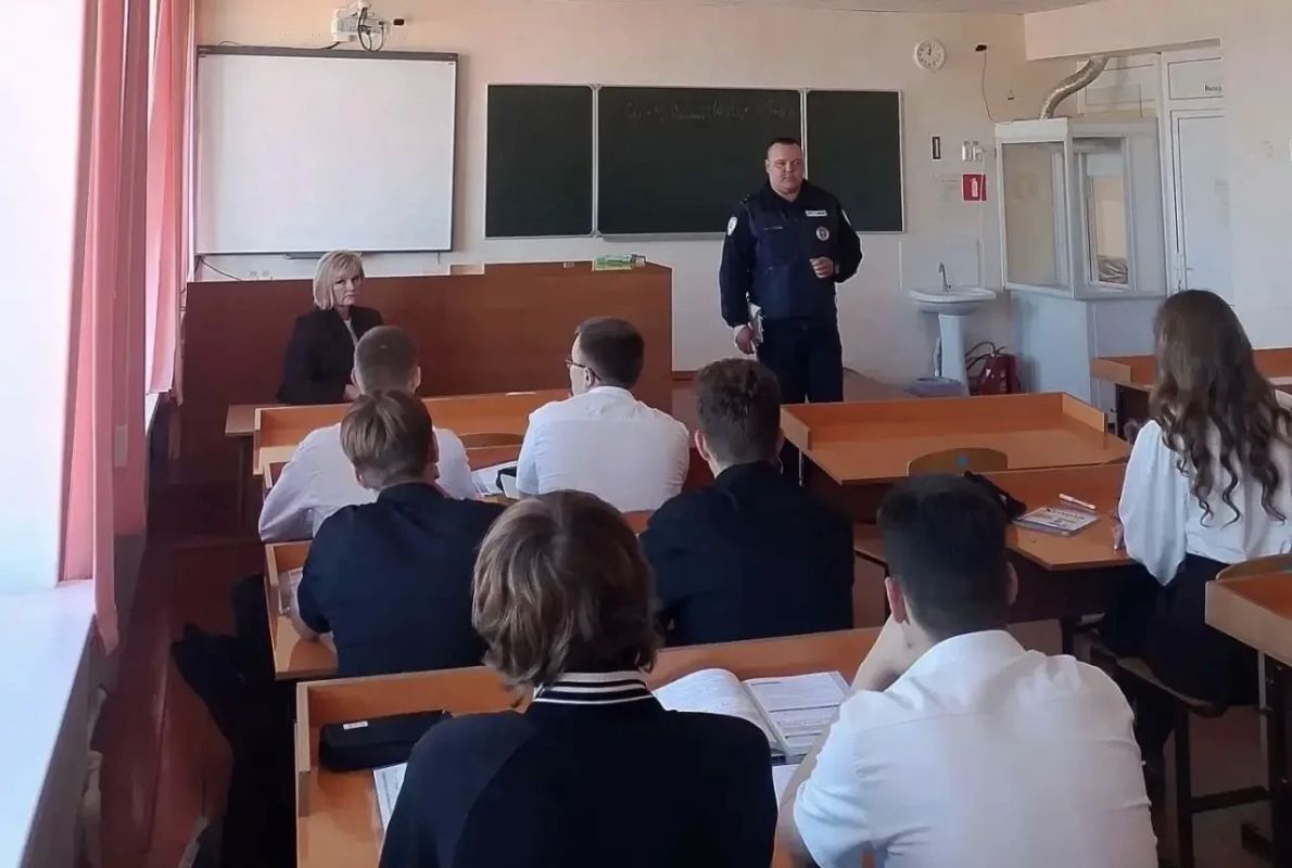 В рамках профилактического мероприятия «Внимание-дети!» белгородские автоинспекторы продолжают проводить беседы со школьниками В рамках профилактического мероприятия «Внимание-дети!» белгородские автоинспекторы продолжают проводить беседы со школьниками