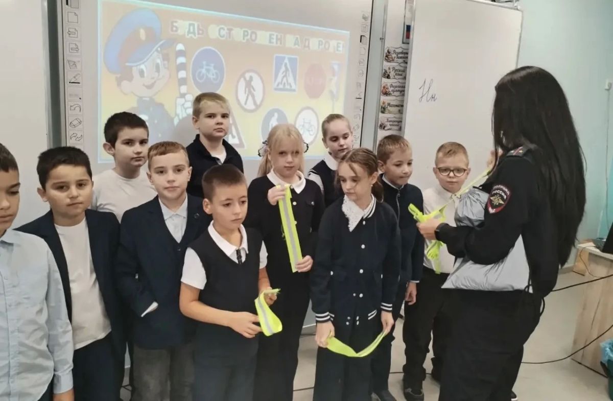 Сотрудники белгородской Госавтоинспекции провели «минутки безопасности» в школах региона