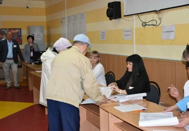 Второй день голосования: избирательные участки продолжают работу Второй день голосования: избирательные участки продолжают работу