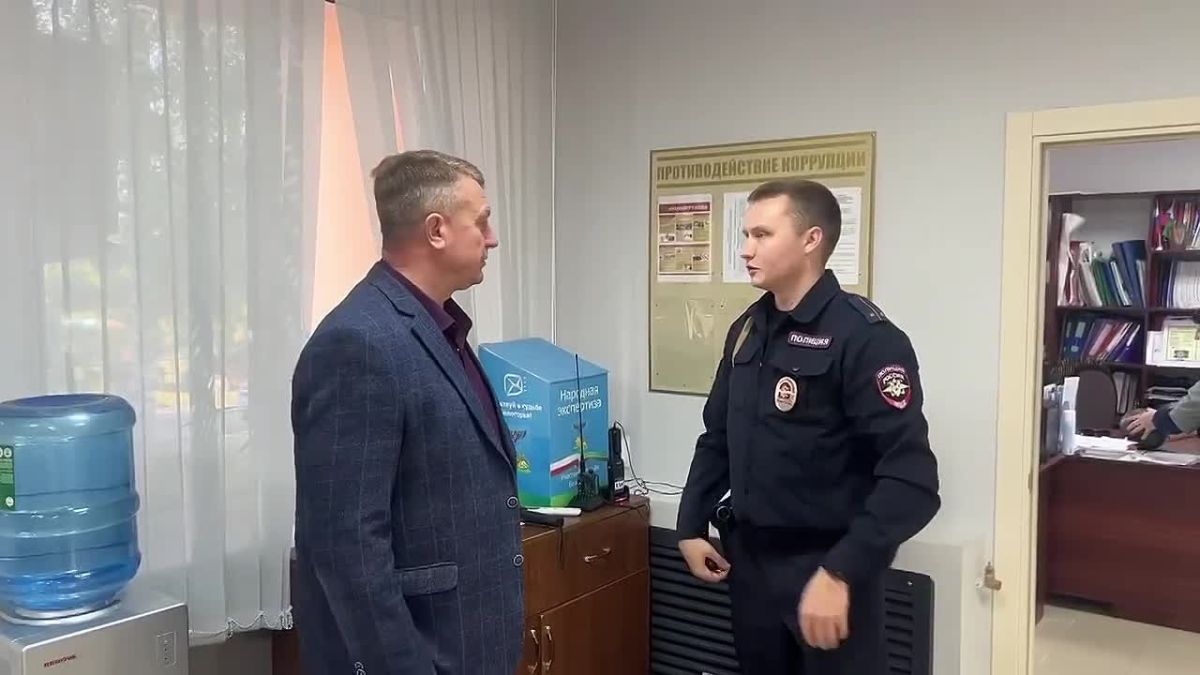 Владимир Переверзев: В маленьком селе быть членом участковой комиссии - знать всех в округе: каждого избирателя в лицо, заранее понимаешь, кто придёт на участок, кто выберет ДЭГ, а для кого это будет первое голосование