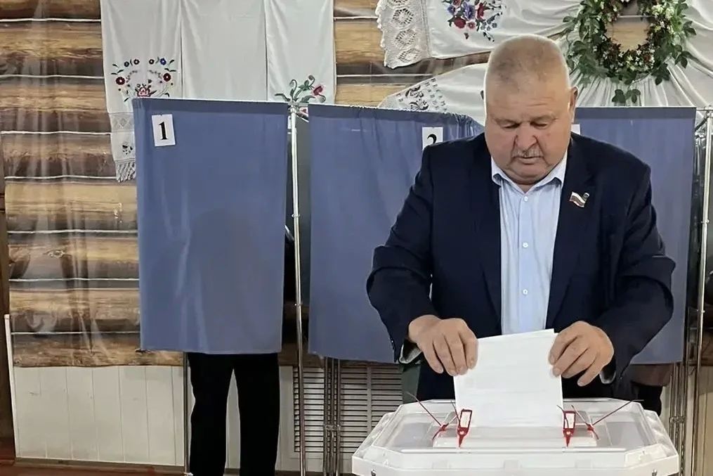 Голосование — в самом разгаре: в Белгородской области, как и по всей стране проходят выборы в Государственную Думу девятого созыва, а Белгородчина также выбирает главу региона Голосование — в самом разгаре: в Белгородской области, как и по всей стране проходят выборы в Государственную Думу девятого созыва, а Белгородчина также выбирает главу региона