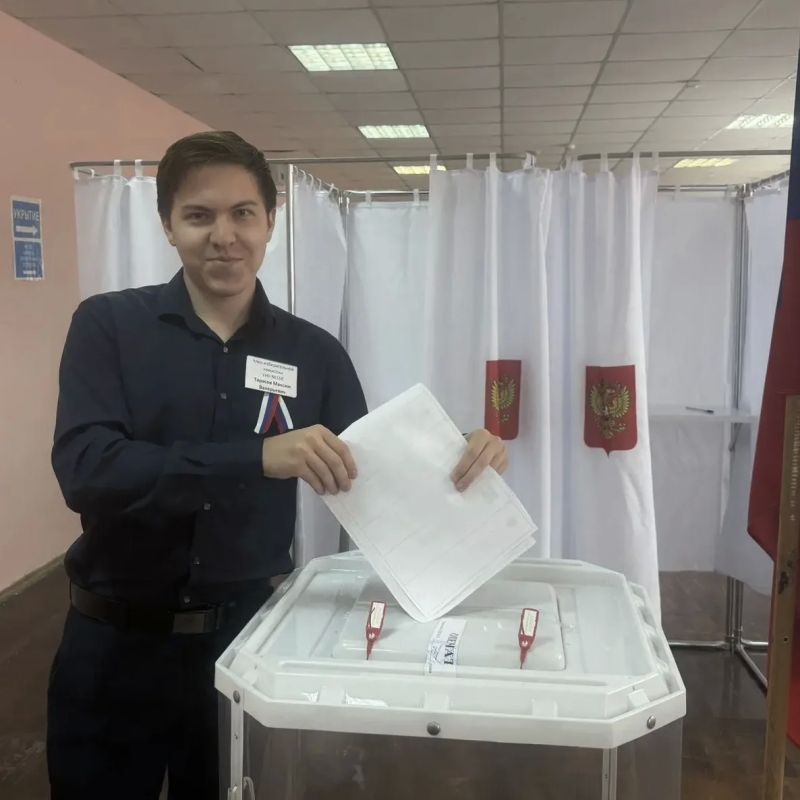 Голосует и молодёжь!. Члены молодёжной избирательной комиссии Белгородской области не только помогают организовать процесс на участках, но и сами активно в нём участвуют — приходят на избирательные участки и делают свой выбор Голосует и молодёжь!. Члены молодёжной избирательной комиссии Белгородской области не только помогают организовать процесс на участках, но и сами активно в нём участвуют — приходят на избирательные участки и делают свой выбор