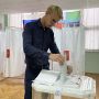 Голосует и молодёжь!. Члены молодёжной избирательной комиссии Белгородской области не только помогают организовать процесс на участках, но и сами активно в нём участвуют — приходят на избирательные участки и делают свой выбор