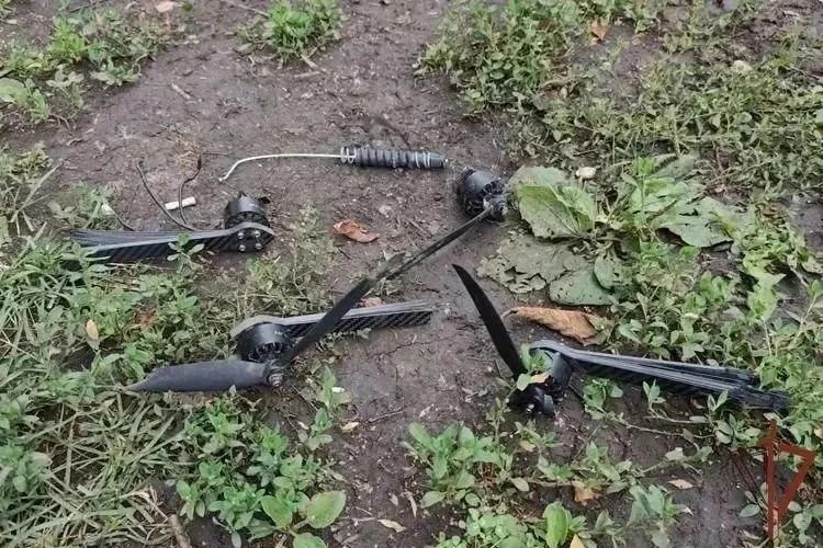 Бойцы Росгвардии помогли выбраться двум женщинам из горящего дома после атаки дрона ВСУ в Грайворонском округе