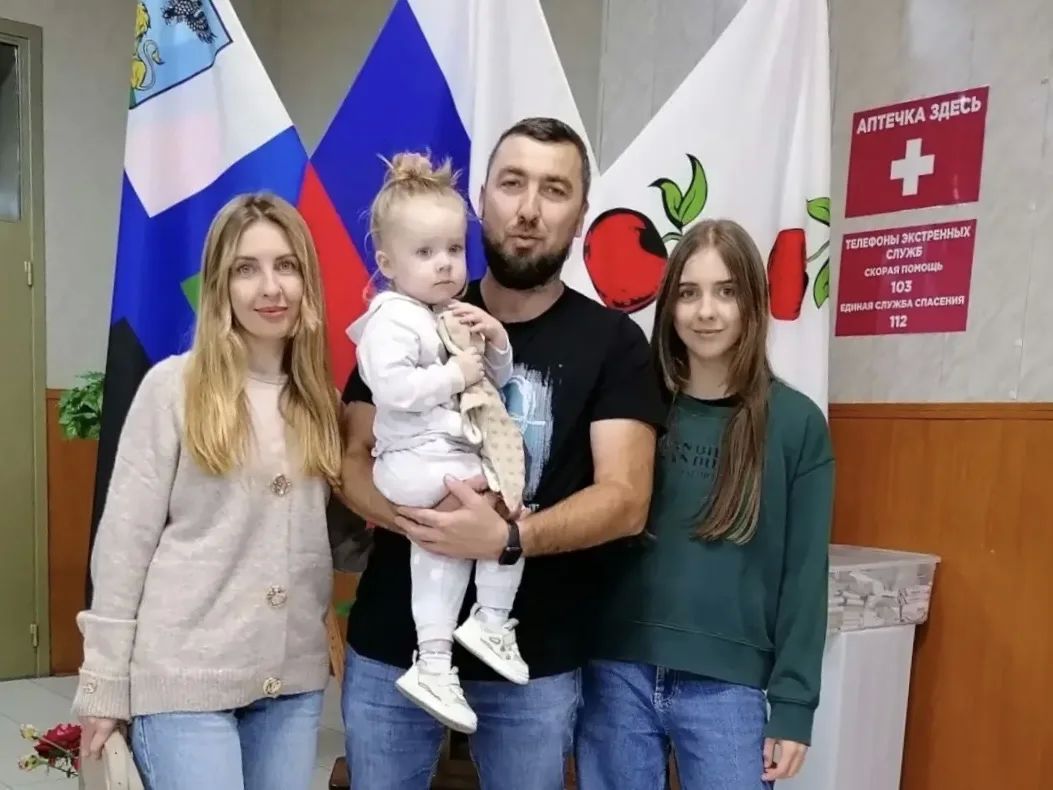 Выборы — дело семейное!. На избирательные участки Белгородской области приходят целыми семьями — в доброй, по-домашнему тёплой атмосфере Выборы — дело семейное!. На избирательные участки Белгородской области приходят целыми семьями — в доброй, по-домашнему тёплой атмосфере