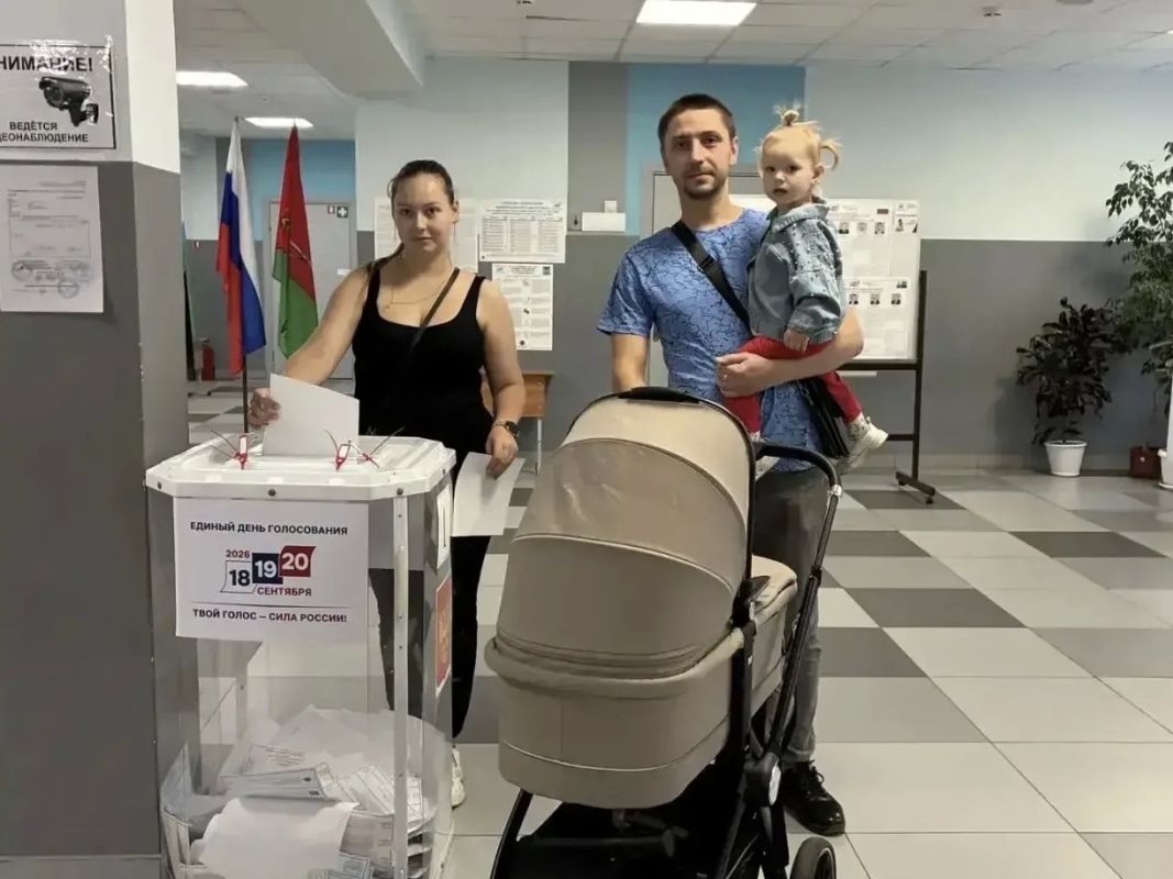 Выборы — дело семейное!. На избирательные участки Белгородской области приходят целыми семьями — в доброй, по-домашнему тёплой атмосфере Выборы — дело семейное!. На избирательные участки Белгородской области приходят целыми семьями — в доброй, по-домашнему тёплой атмосфере