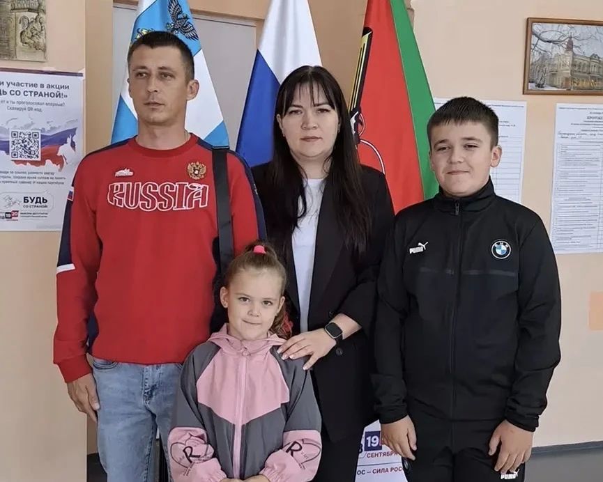 Выборы — дело семейное!. На избирательные участки Белгородской области приходят целыми семьями — в доброй, по-домашнему тёплой атмосфере Выборы — дело семейное!. На избирательные участки Белгородской области приходят целыми семьями — в доброй, по-домашнему тёплой атмосфере