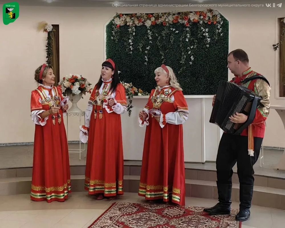 В Разуменском Центре культурного развития имени Ивана Дмитриевича Елисеева чествовали золотых и изумрудных юбиляров супружеской жизни В Разуменском Центре культурного развития имени Ивана Дмитриевича Елисеева чествовали золотых и изумрудных юбиляров супружеской жизни
